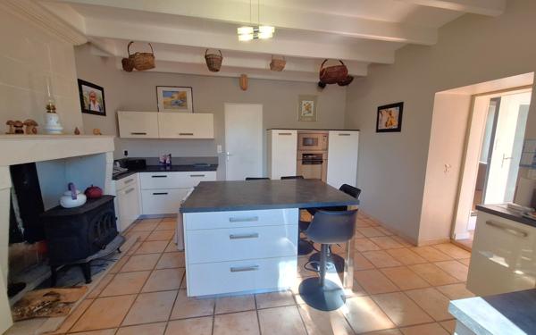 Maison à vendre    6 pièces •  Médis