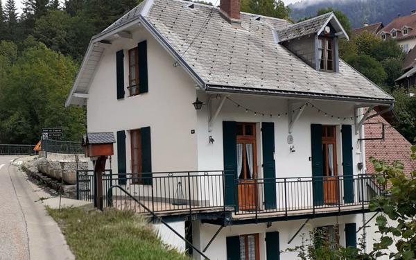 Maison à vendre    5 pièces • 100 m2 Saint-Pierre-de-Chartreuse