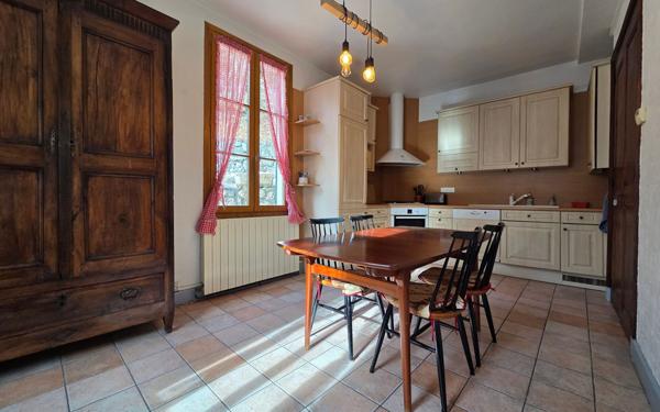 Maison à vendre    5 pièces • 100 m2 Saint-Pierre-de-Chartreuse