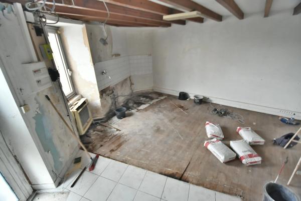 Dpt Charente (16), à vendre BARBEZIEUX SAINT HILAIRE maison 3 pièces