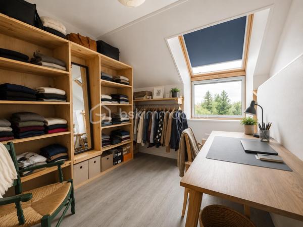 ✨En exclusivité chez BSK Immobilier !✨

🏠Venez découvrir cette charmante maison mitoyenne, entièrement rénovée en 2011, idéalement situé dans un environnement calme et agréable.

Au rez-de-chaussée, vous serez séduit par une entrée desservant une belle pièce de vie lumineuse avec salon/séjour, ouverte sur une cuisine aménagée et équipée. Cet espace convivial offre un accès direct à une agréable terrasse ainsi qu'à un jardin privatif, parfait pour profiter des beaux jours. Un WC indépendant avec un espace buanderie/cellier complète ce niveau.

À l'étage, un palier dessert trois belles chambres ainsi qu'une salle de bains avec WC.

❤️Les + de ce bien :

* Construction 2011
* Terrasse et jardin privatif
* Fenêtres en PVC double vitrage
* Volets roulants
* Climatisation réversible
* Installation électrique conforme
* Environnement calme

Ce bien est idéal pour une première acquisition ou un investissement locatif.

Une belle opportunité à ne pas manquer ! Contactez-moi dès maintenant pour organiser une visite.
