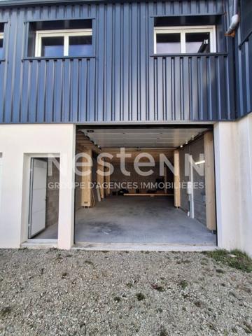 À louer Local d'activité de 208 m² avec mezzanine proche Auray.