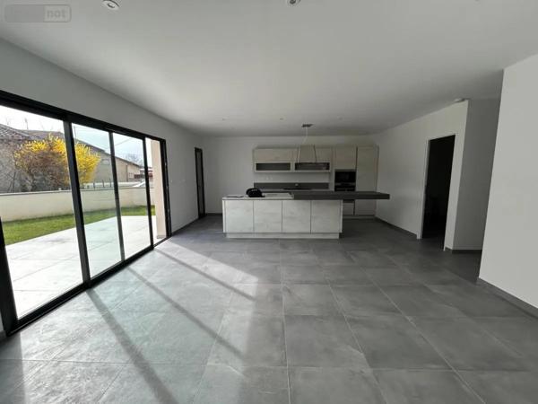 Location - Maison Attignat 01340 4 pièces 105 m 2 394 m 2