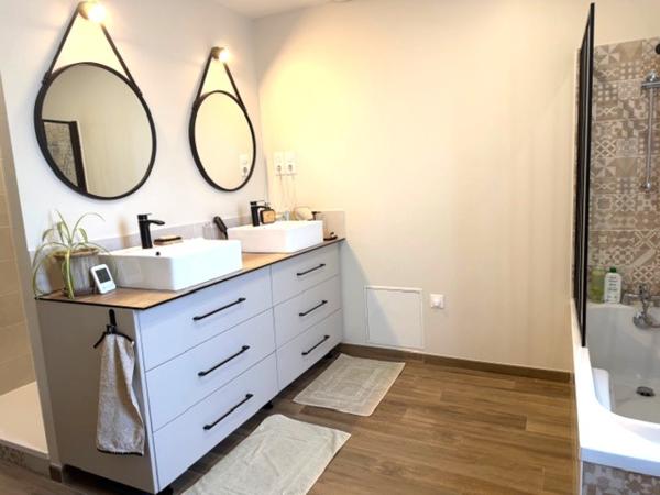 Maison 9 pièce(s) 5 chambre(s) 245 m²
