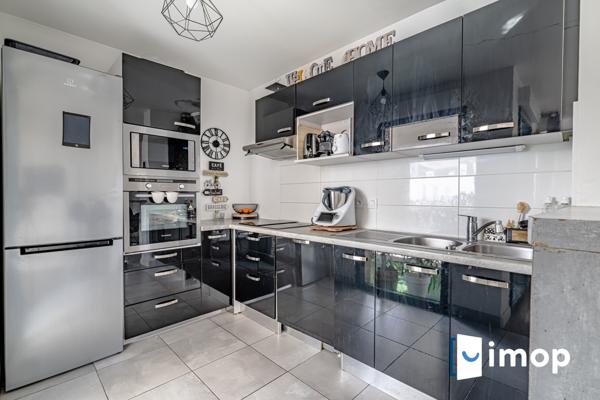 Beau 2 chambres avec parking et balcon