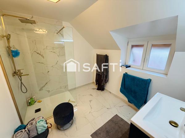 Maison entièrement rénovée 3 chambres avec dépendances et petit jardin