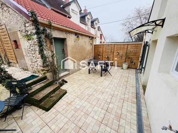 Maison entièrement rénovée 3 chambres avec dépendances et petit jardin