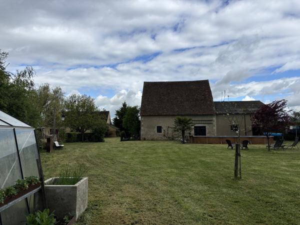 Tresnay – Maison de caractère située au calme sur un terrain spacieux de 5022 m² Tresnay (58240)