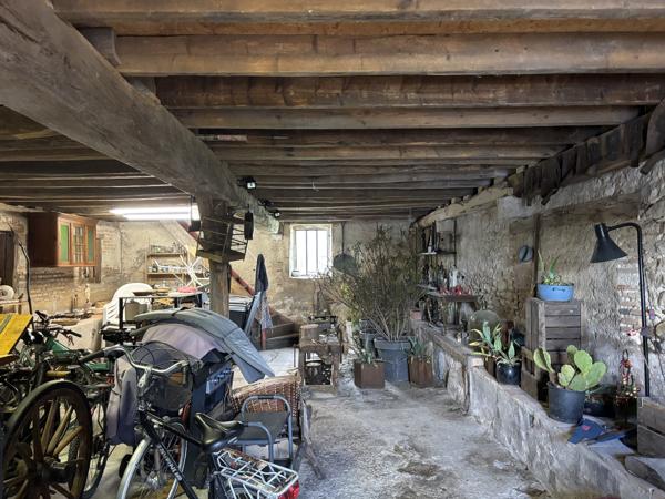 Tresnay – Maison de caractère située au calme sur un terrain spacieux de 5022 m² Tresnay (58240)