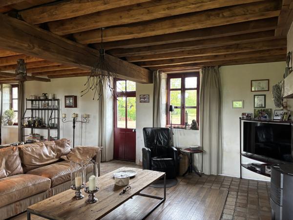 Tresnay – Maison de caractère située au calme sur un terrain spacieux de 5022 m² Tresnay (58240)