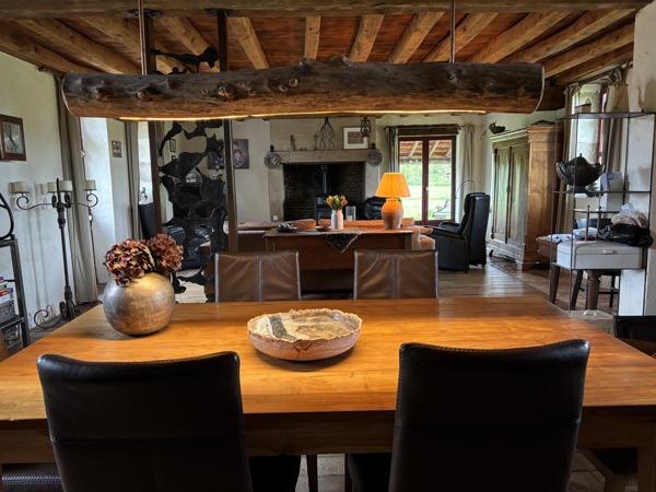 Tresnay – Maison de caractère située au calme sur un terrain spacieux de 5022 m² Tresnay (58240)