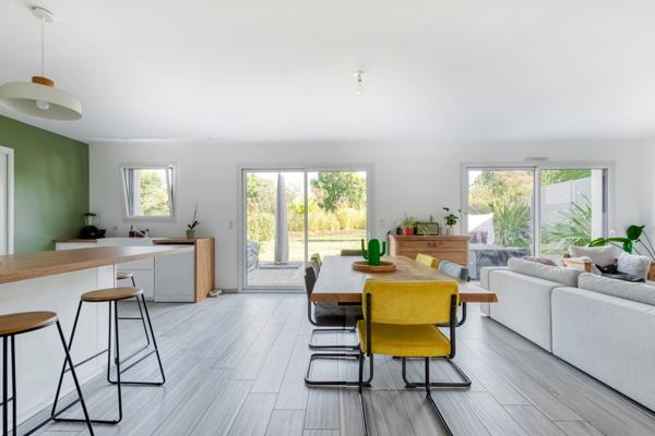 Maison moderne avec grand jardin !