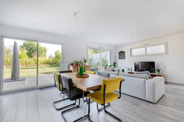 Maison moderne avec grand jardin !