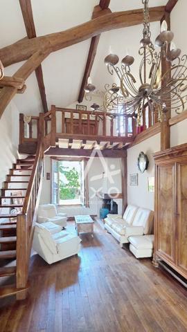 A Vendre à AMILLY – Maison de charme avec séjour cathédrale et dépendance de plus de 70 m²