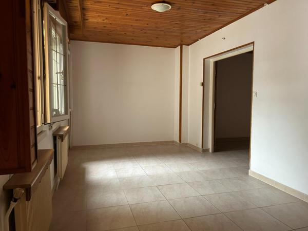 Maison 3 chambres, cour, garage