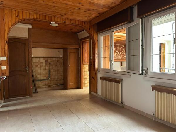 Maison 3 chambres, cour, garage