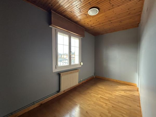 Maison 3 chambres, cour, garage