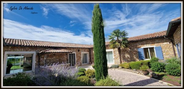 Maison à vendre 8 pièces FEILLENS (01) Atypique, plain-pied,piscine charme, pierre, vue dégagée, suite