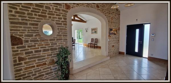 Maison à vendre 8 pièces FEILLENS (01) Atypique, plain-pied,piscine charme, pierre, vue dégagée, suite