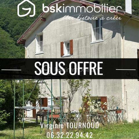 PEAGE DE VIZILLE – MAISON À RÉNOVER SUR GRAND TERRAIN

Maison de caractère d'environ 151 m² habitables (et 217m2 utiles) située au  calme, offrant une vue dégagée.

Elle comprend actuellement un salon avec cheminée, une cuisine, 4 chambres, un bureau situé dans l'extension, une grande buanderie, un garage de 36 m² et des combles aménageables offrant ainsi de nombreuses possibilités d'aménagement.

D'importants travaux de rénovation sont à prévoir laissant la possibilité de repenser les espaces selon vos envies et vos besoins.

Terrain offrant un potentiel d'évolution, sous réserve des autorisations d'urbanisme. Stationnement pour plusieurs véhicules.

À proximité immédiate des écoles et des commodités.
