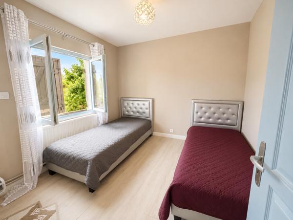 CRÉGY-LÈS-MEAUX – MAISON FAMILIALE 4 CHAMBRES – SUITE PARENTALE – SOUS-SOL TOTAL – JARDIN CLOS