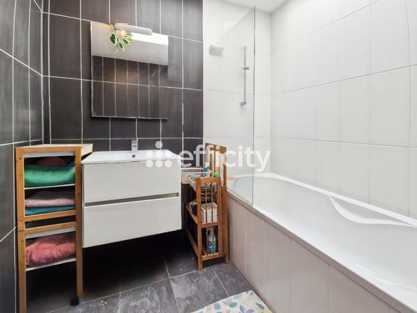 Appartement
         3 pièces
        - 59 m²