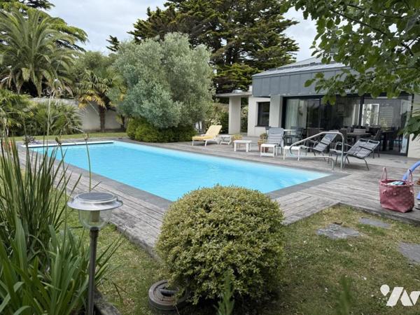 Maison  centre bourg avec piscine