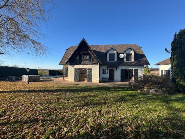MAISON FAMILIALE VUE DOMINANTE 247 M²  5 CHAMBRES  3000 M² TERRAIN A LURE