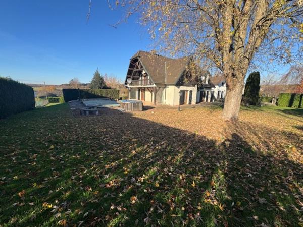 MAISON FAMILIALE VUE DOMINANTE 247 M²  5 CHAMBRES  3000 M² TERRAIN A LURE