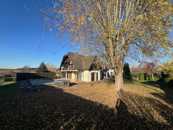 MAISON FAMILIALE VUE DOMINANTE 247 M²  5 CHAMBRES  3000 M² TERRAIN A LURE