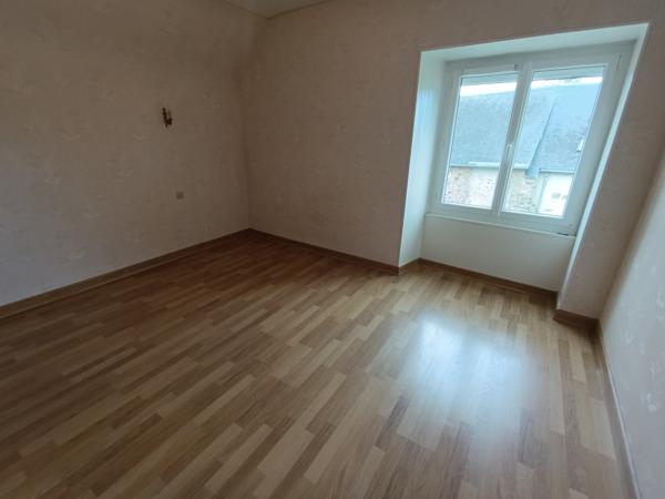 Brûlon centre sur 700m² de terrain