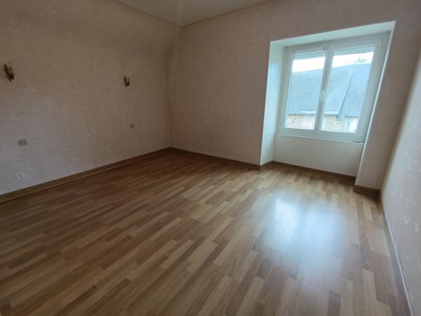 Brûlon centre sur 700m² de terrain