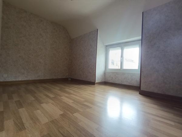 Brûlon centre sur 700m² de terrain