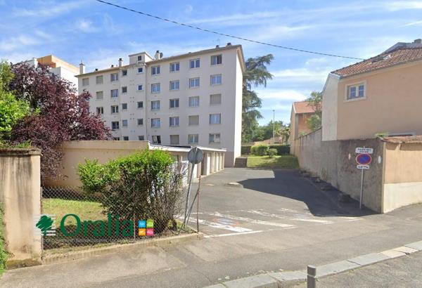Parking · Location Villefranche Sur Saone (69400) 12m²