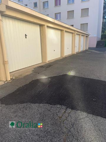 Parking · Location Villefranche Sur Saone (69400) 12m²