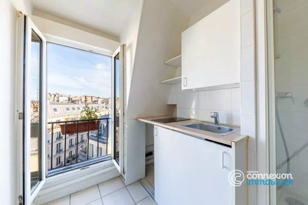 Opportunité rare à Trudaine – Deux studettes lumineuses réunissables avec vue panoramique