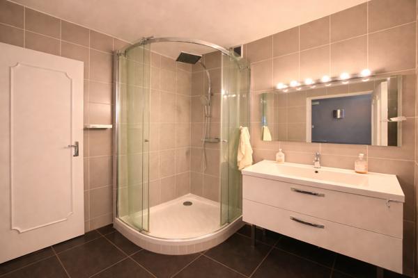 Saint-Étienne (42000) T2 avec terrasse, commodités à pied – Idéal investissement ou résidence