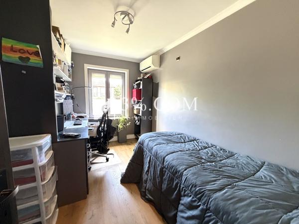 Maison
                                                                                                                                                                                                                                                                                                                        7 pièce(s)                                                                                                                                                                                                          5 chambre(s)                                                                                                                                                                                                          180  m²