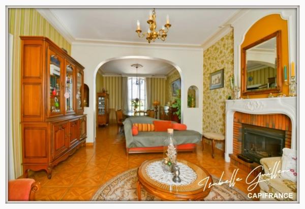 Maison Bourgeoise à vendre 6 pièces CHATEAUMEILLANT (18)