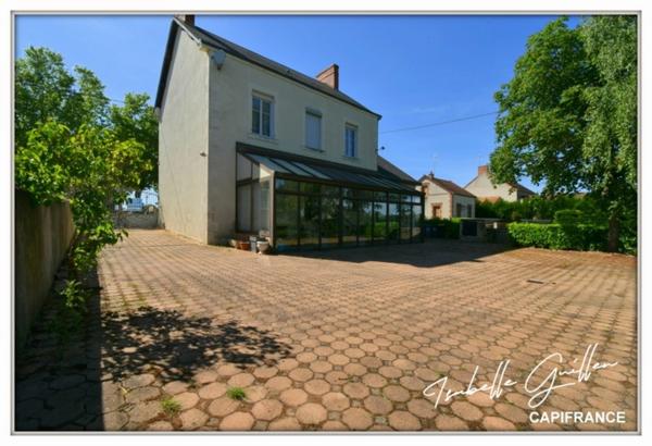 Maison Bourgeoise à vendre 6 pièces CHATEAUMEILLANT (18)