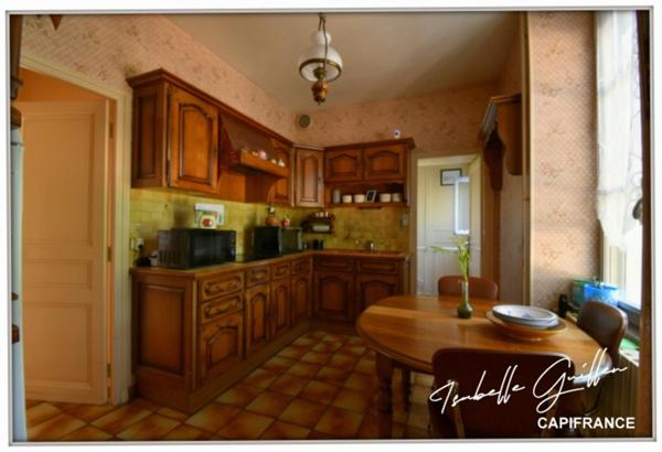 Maison Bourgeoise à vendre 6 pièces CHATEAUMEILLANT (18)