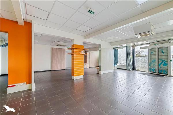 Immeuble à vendre |  Salleboeuf |  293 m²