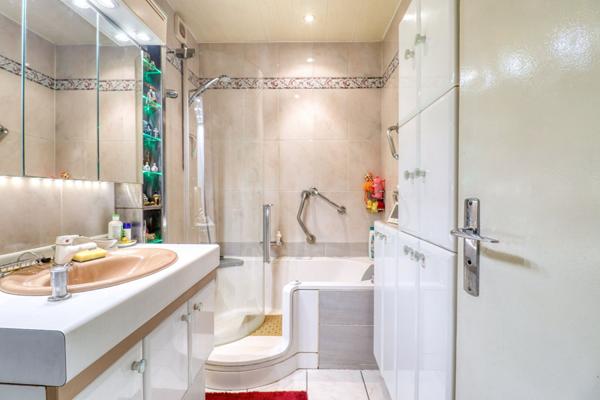 À vendre (vente viagère) : Appartement 3 pièces à Strasbourg - Montagne Verte