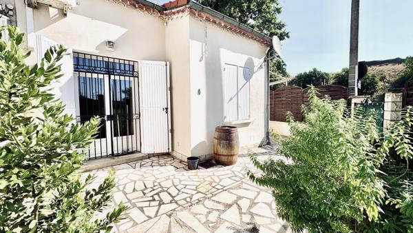 Maison avec cour, climatisée, pas de charges . Première couronne