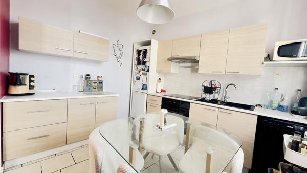 Maison avec cour, climatisée, pas de charges . Première couronne