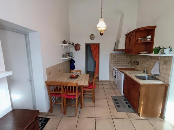 Maison à vendre 8 pièces MONTLIEU LA GARDE (17)