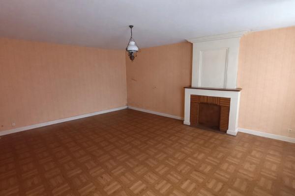 Maison à vendre 8 pièces MONTLIEU LA GARDE (17)