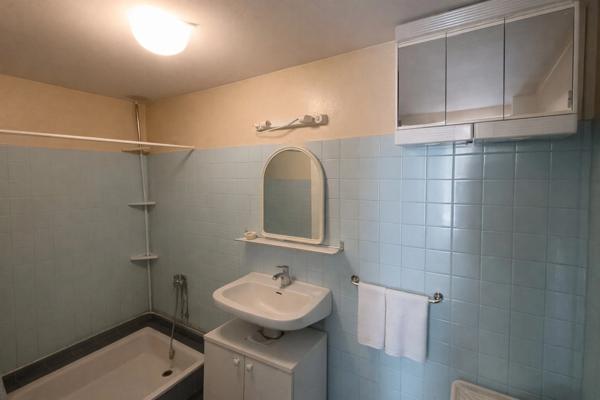 Maison à vendre 8 pièces MONTLIEU LA GARDE (17)