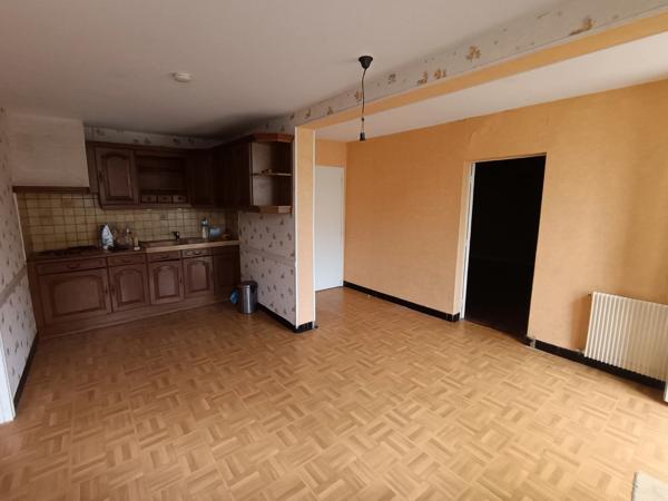 Maison à vendre 8 pièces MONTLIEU LA GARDE (17)