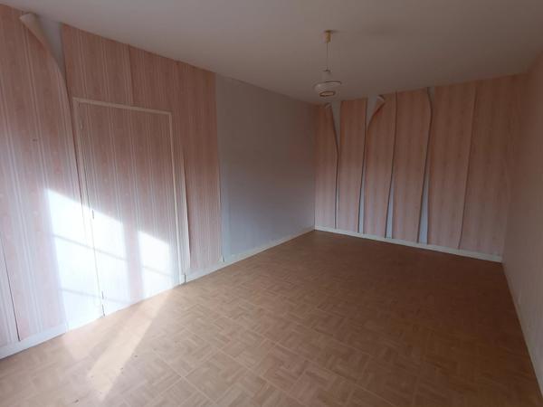 Maison à vendre 8 pièces MONTLIEU LA GARDE (17)